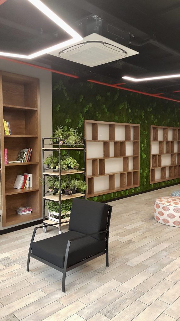 flowerbox-belightkitchen-mosswall