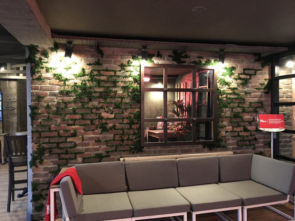 flowerbox-brickwall-mosswall